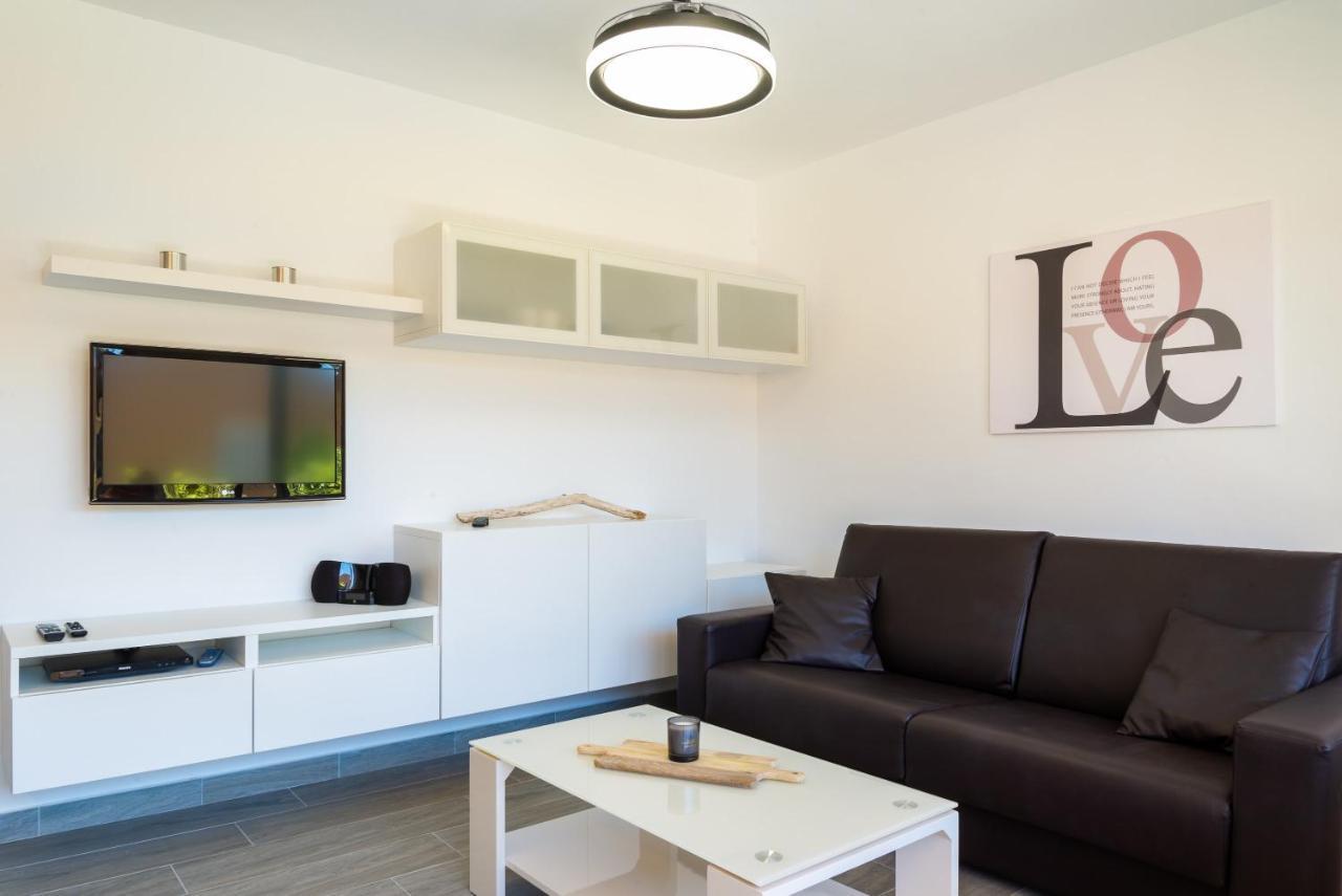 Casa Lucien - Newly Refurbished Apartment With Swimming Pool - Ideal For Couples Κοραλέχο Εξωτερικό φωτογραφία